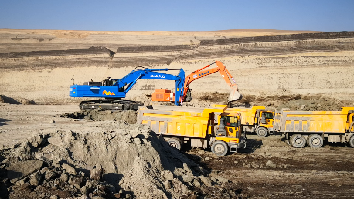 Large excavator mine delivery completed