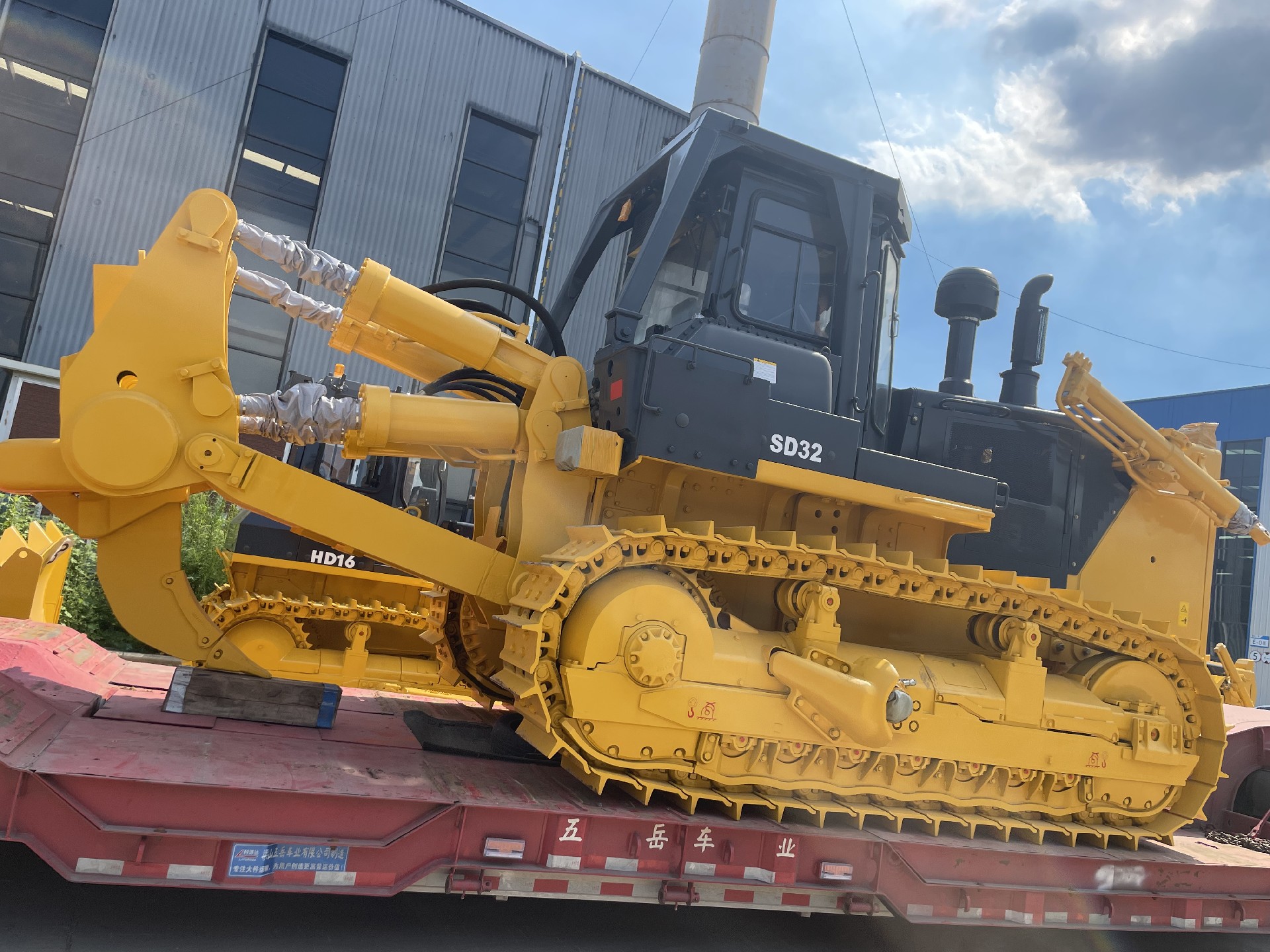 2set SD32 bulldozers exported