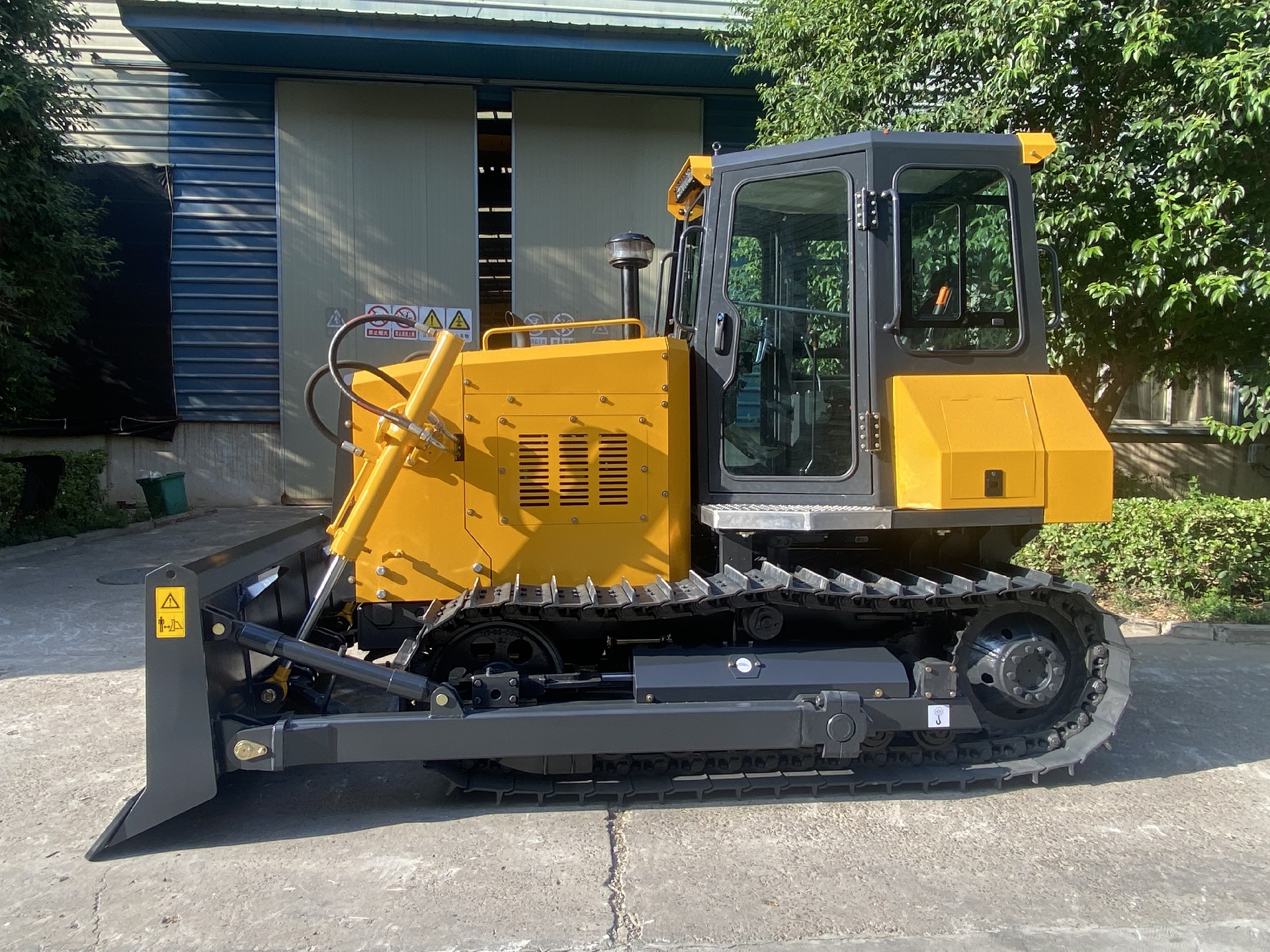 Small standard bulldozer  SD08