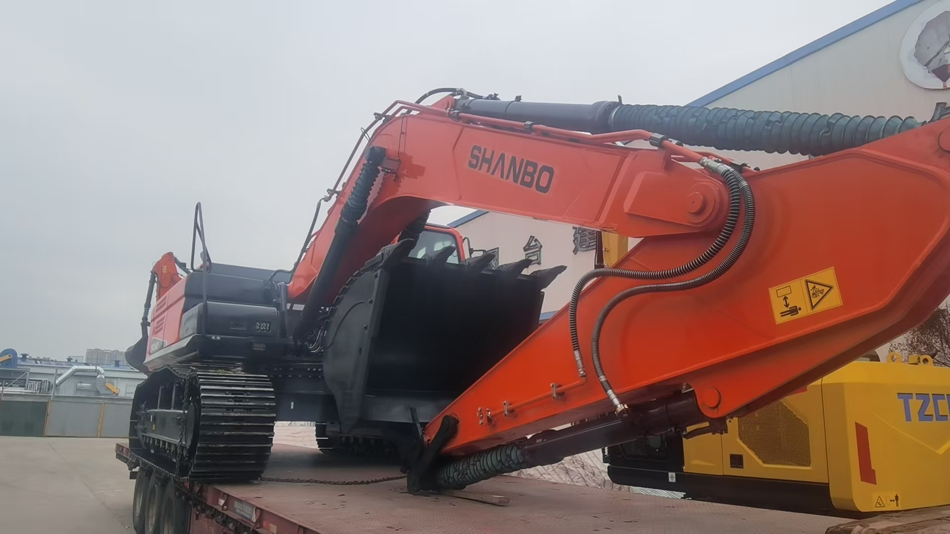 SR340 Excavators leave for Russia.