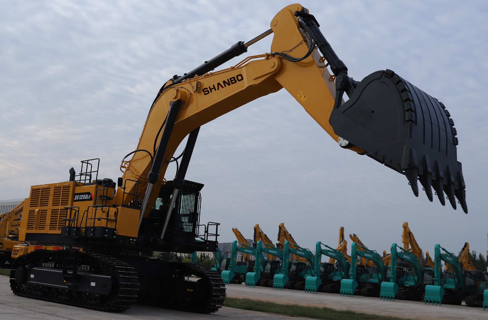 Hydraulic excavator SH1250