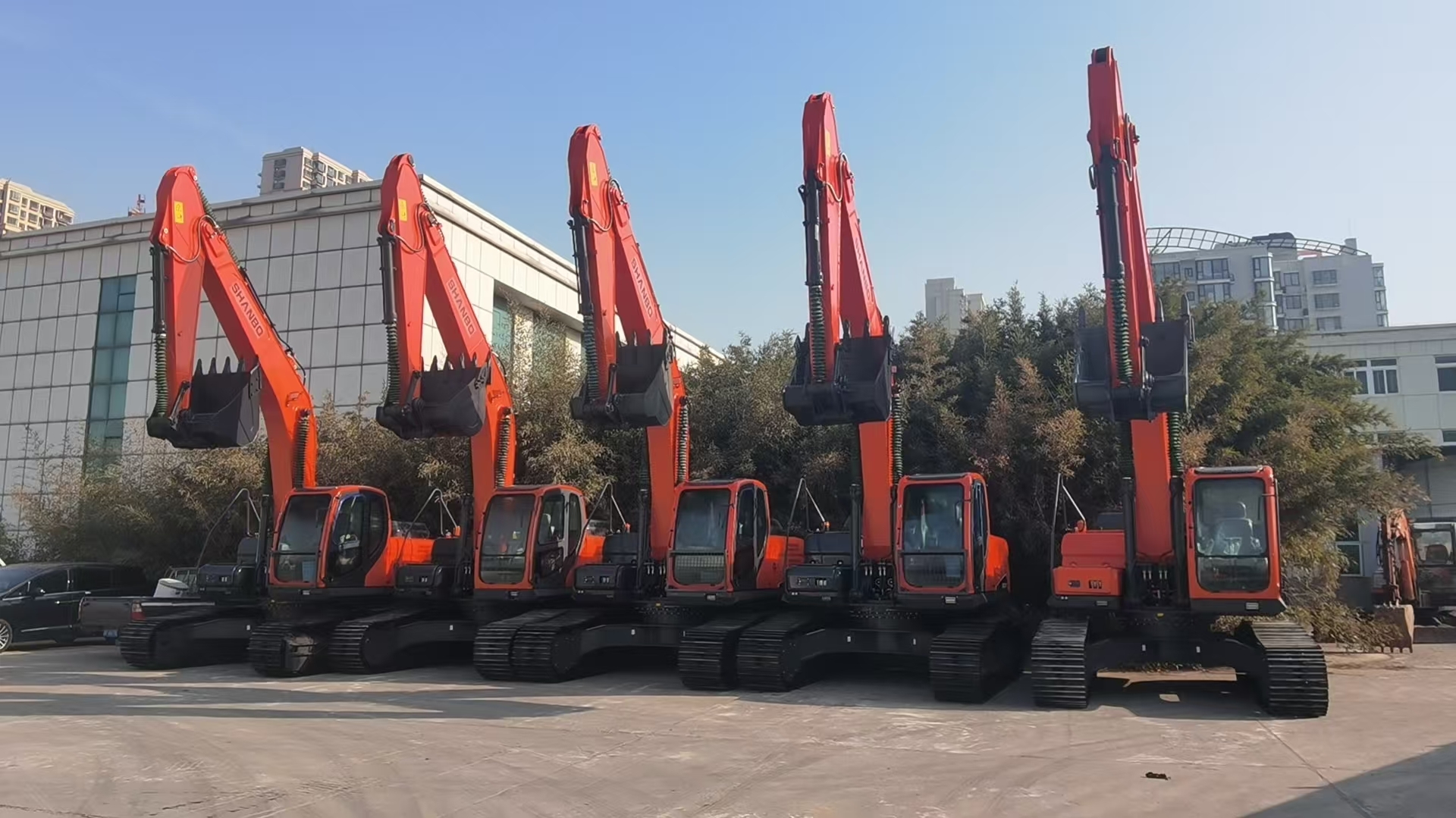 Five SR220 excavators set off for Russia.