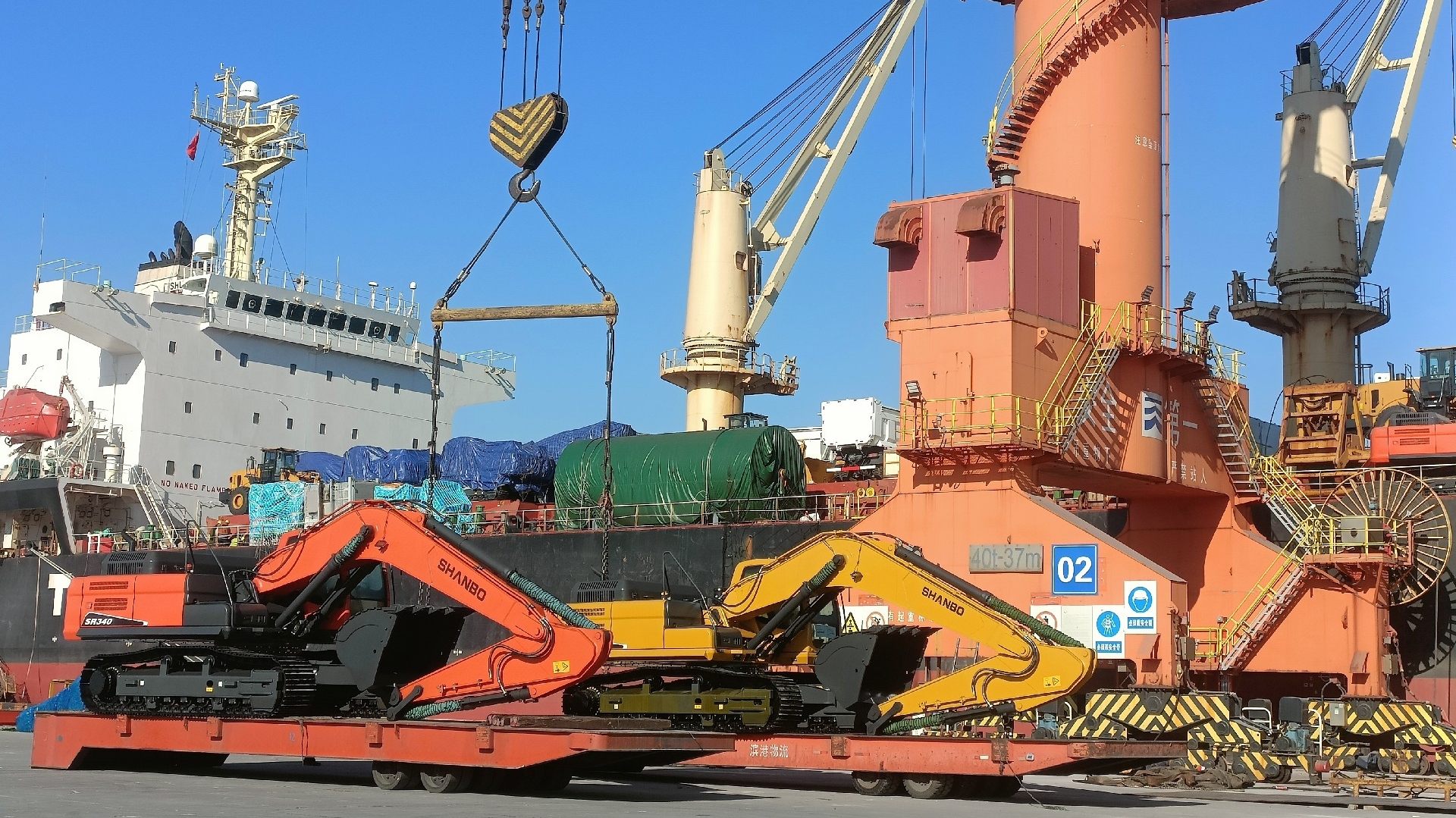 SR340 excavators have arrived in Tianjin Port.