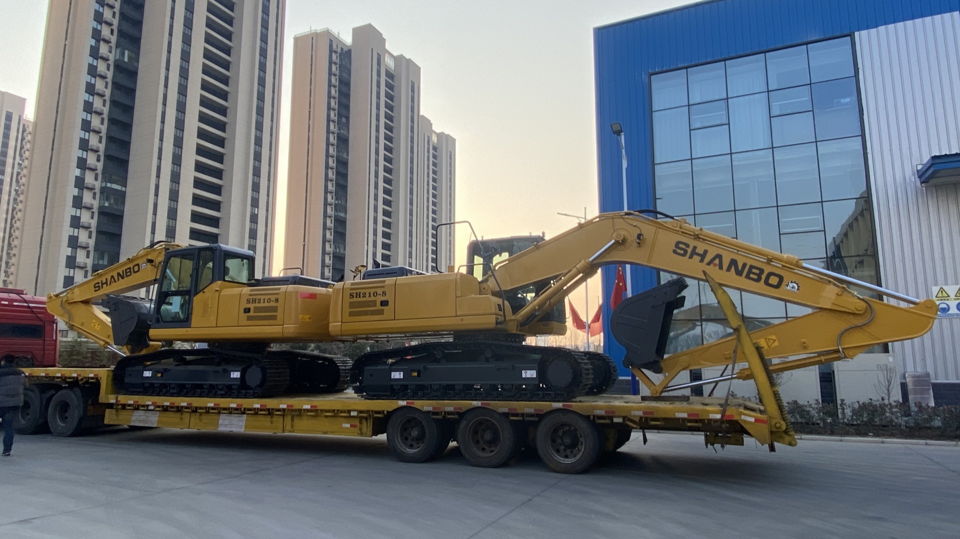 Two excavators SH210-8 from Shanbo were sent to Africa together.