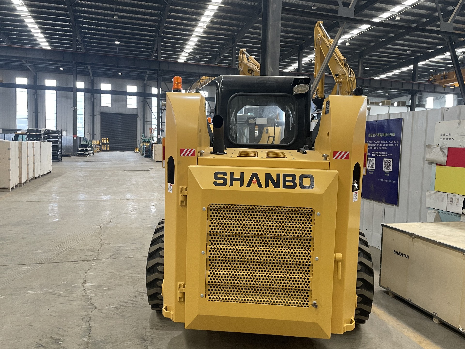 Wheel Skid Loader NS75 Has A Working Weight Of 3400kg And A Bucket Capacity Of 0.53m3.