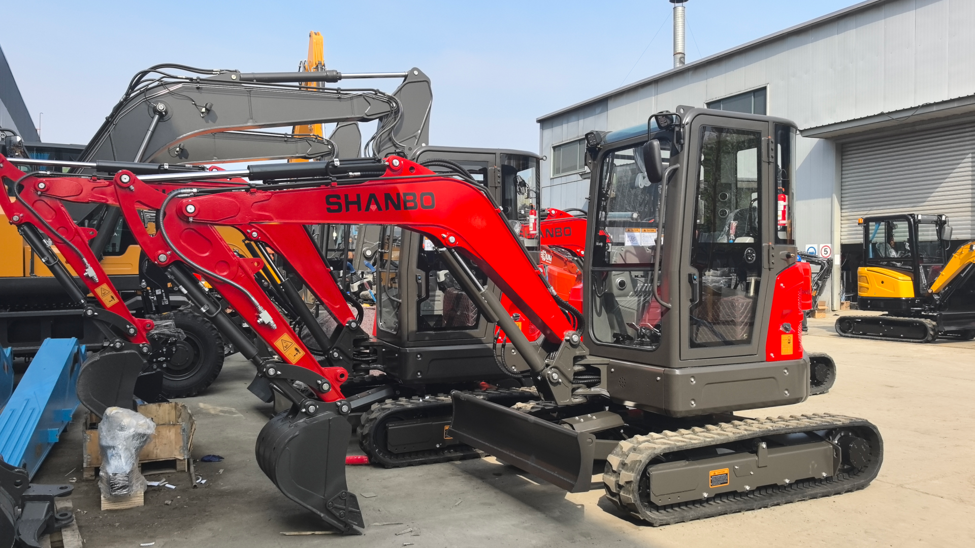 Cross-Border Fulfillment, Strengthening Infrastructure: 4 Premium Excavators Ready for Shipment to Bosnia and Herzegovina.